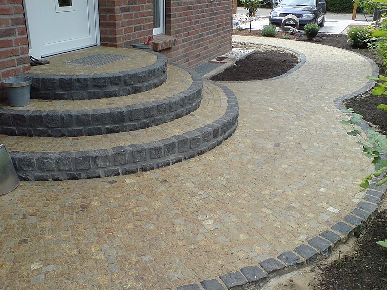 Pflastern von Eingängen in Groß Kreutz gepflasterter Eingangsbereich mit Stufen in Groß Kreutz