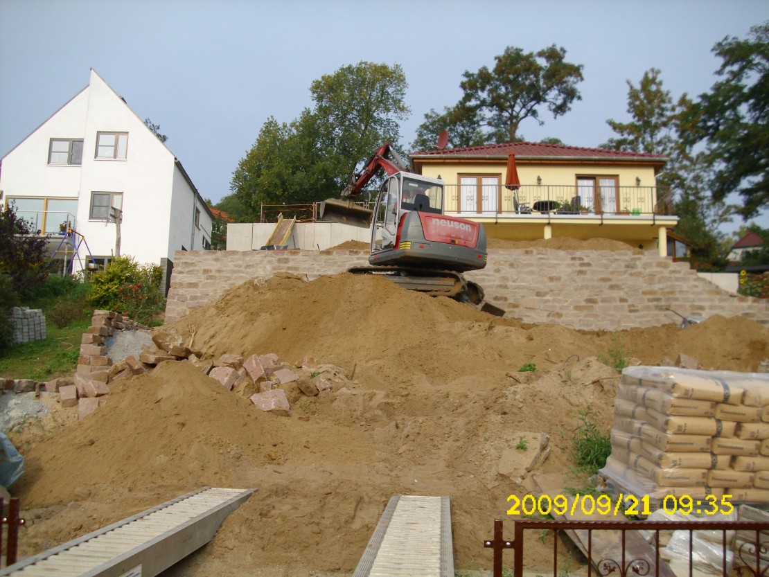 Hangbefestigung Sandstein Mauer aus Wesersandstein rot
